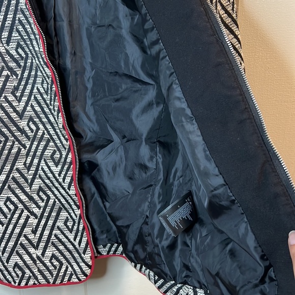 H&M black/white/red zippered jacket - Picture 7 of 9